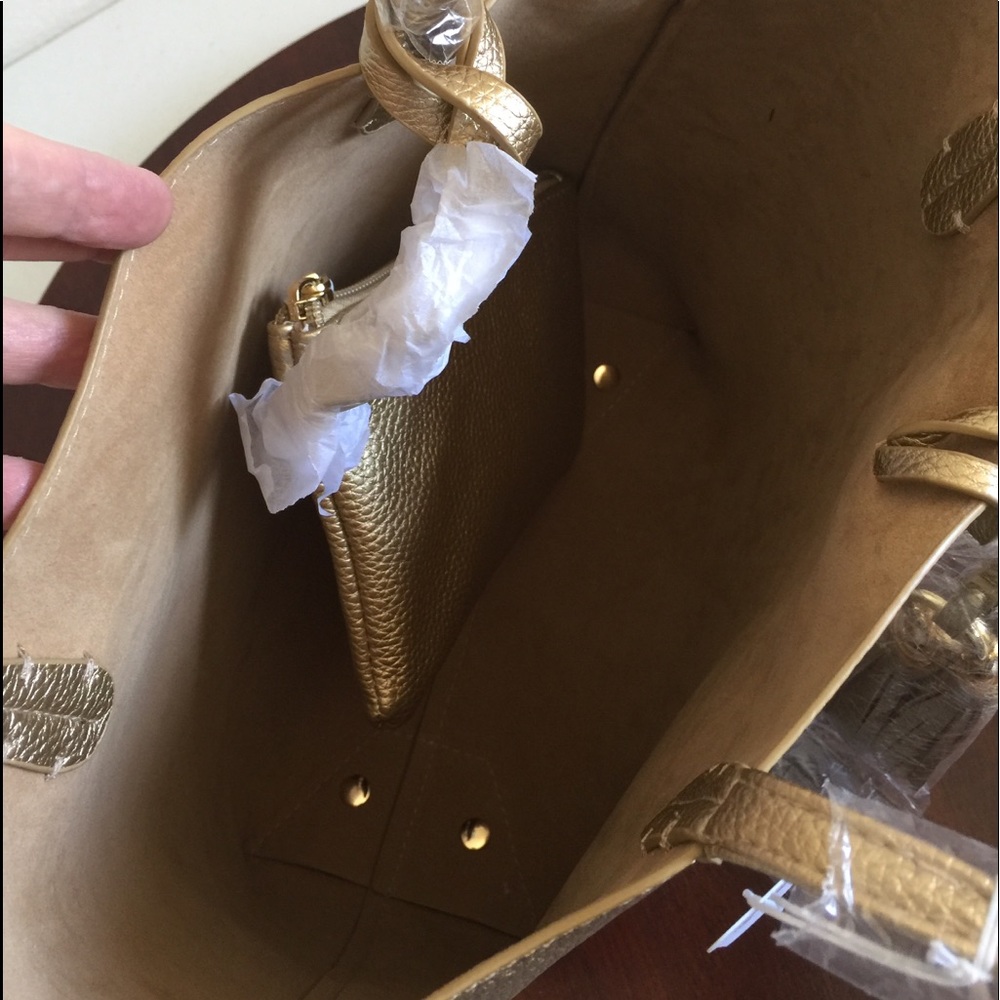 GOLD PURSE w/PHONE CHARGER - Picture 5 of 7